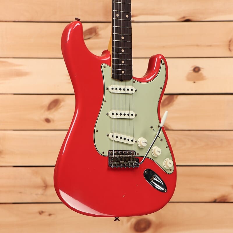 Электрогитара Fender Custom Shop Limited 1962/1963 Stratocaster Journeyman Relic - Aged Fiesta Red - CZ575273 - PLEK'd
Электрогитара Fender Custom Shop Limited 1962/1963 Stratocaster Journeyman Relic - Aged Fiesta Red - CZ575273 - PLEK'd