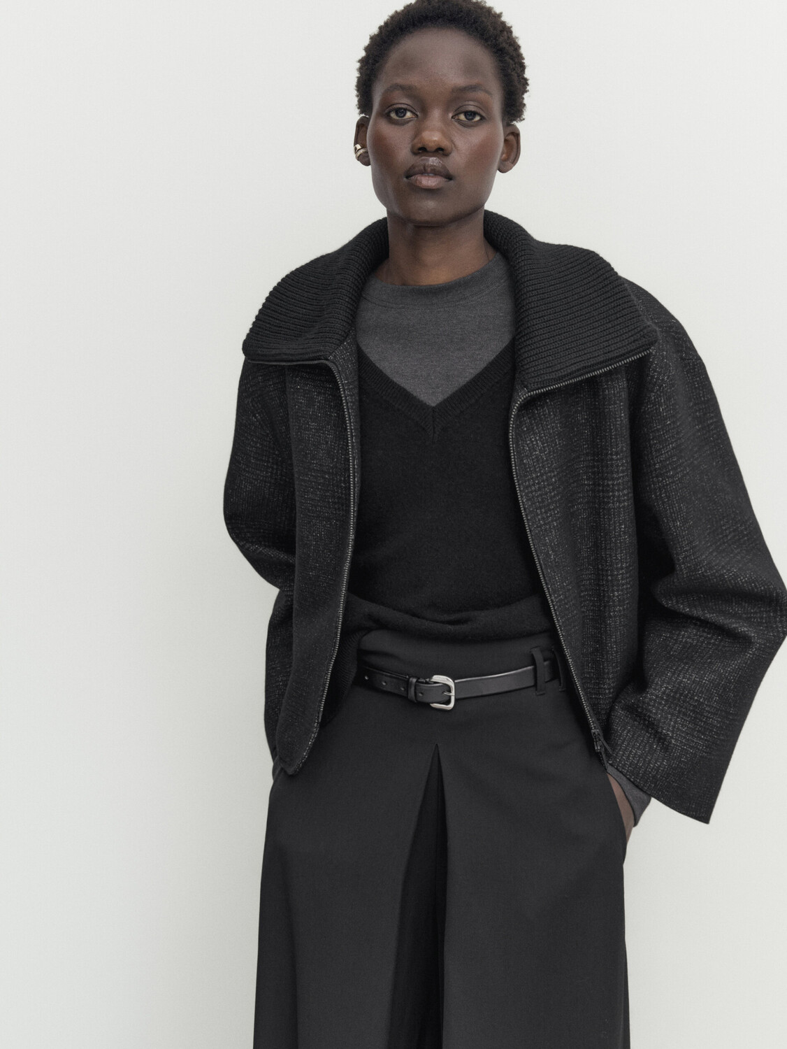 Укороченная куртка в клетку с контрастным трикотажным воротником Massimo Dutti, черный
Укороченная куртка в клетку с контрастным трикотажным воротником Massimo Dutti, черный