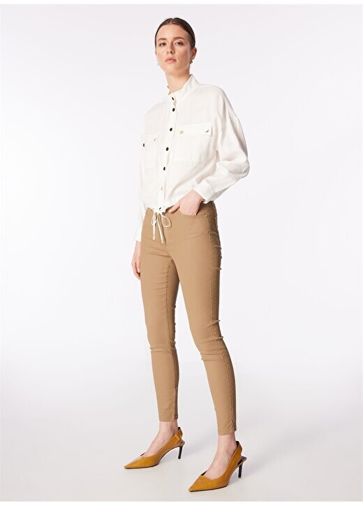 Женские джинсовые брюки скинни с нормальной талией и узкими штанинами из верблюжьего волоса 1090207 Network, кэмел 
Женские джинсовые брюки скинни с нормальной талией и узкими штанинами из верблюжьего волоса 1090207 Network, кэмел