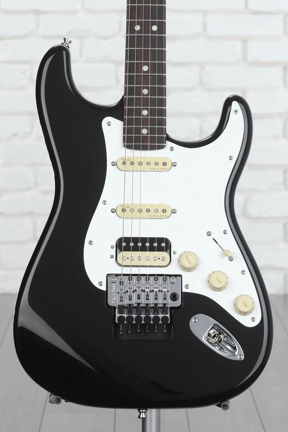 Fender American Ultra Luxe Stratocaster Floyd Rose HSS — Mystic Black с накладкой из палисандра
Fender American Ultra Luxe Stratocaster Floyd Rose HSS — Mystic Black с накладкой из палисандра