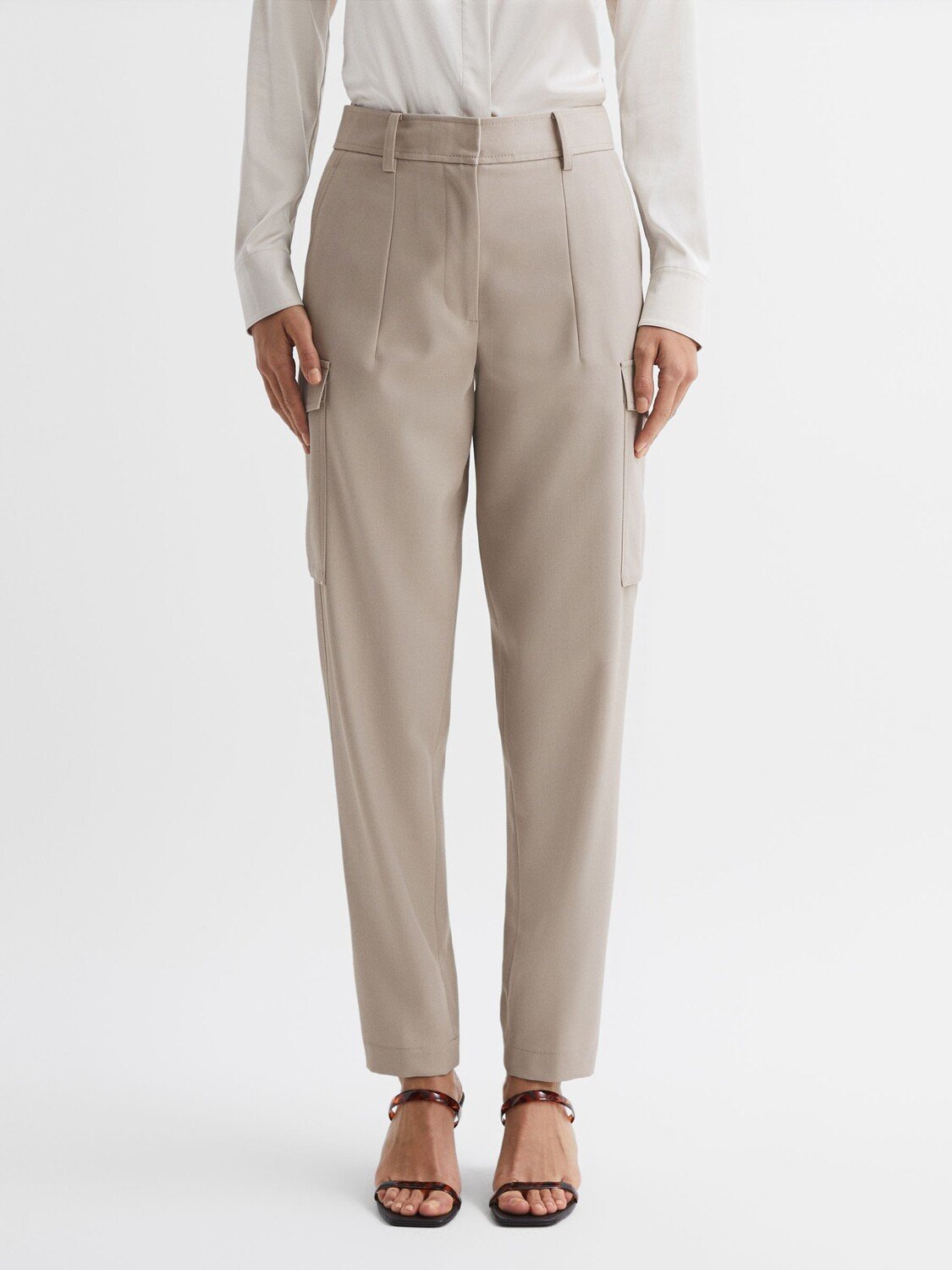 Брюки карго из смесовой шерсти Reiss Violet со средней посадкой, нейтральный цвет
Брюки карго из смесовой шерсти Reiss Violet со средней посадкой, нейтральный цвет