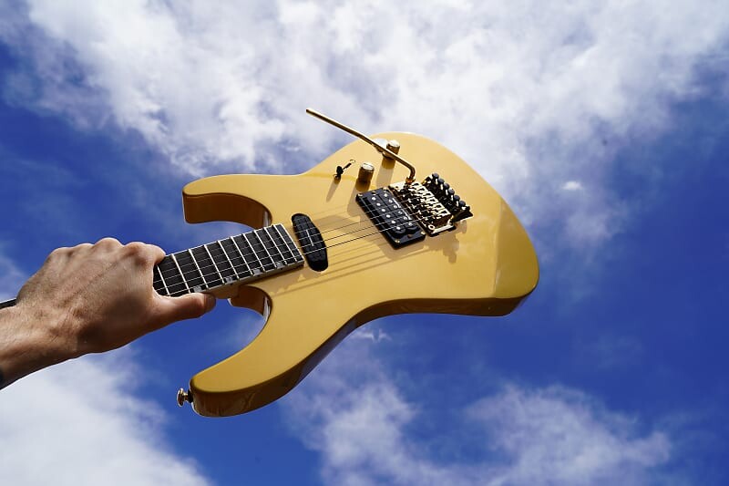 Электрогитара ESP LTD Mirage Deluxe '87 - Metallic Gold 6-String Electric Guitar
Электрогитара ESP LTD Mirage Deluxe '87 - Metallic Gold 6-String Electric Guitar