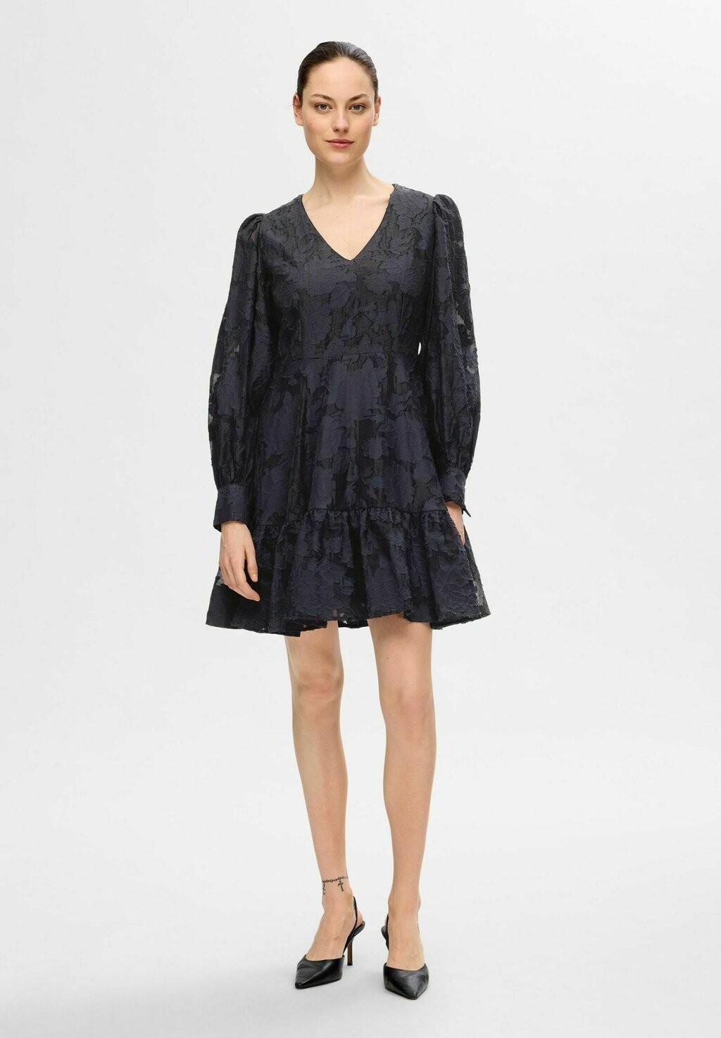 Коктейльное платье / Вечернее платье SLFCALLI SADIE SHORT V NECK Selected Femme, цвет Mottled Dark Blue
Коктейльное платье / Вечернее платье SLFCALLI SADIE SHORT V NECK Selected Femme, цвет Mottled Dark Blue