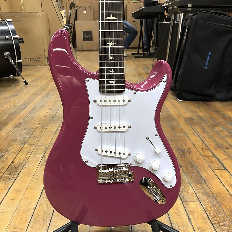 Электрогитара Paul Reed Smith SE Silver Sky Dragon Fruit w/Rosewood Fingerboard, Padded Gig Bag
Электрогитара Paul Reed Smith SE Silver Sky Dragon Fruit w/Rosewood Fingerboard, Padded Gig Bag
