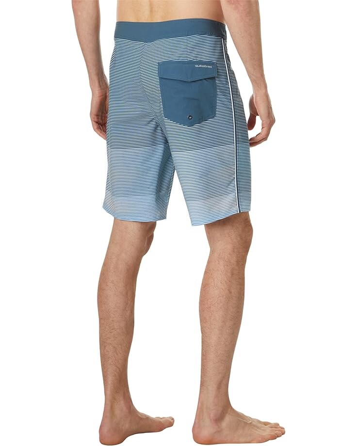 Шорты для плавания Quiksilver Surfsilk Massive 20" Boardshorts, цвет Midnight Navy
Шорты для плавания Quiksilver Surfsilk Massive 20" Boardshorts, цвет Midnight Navy