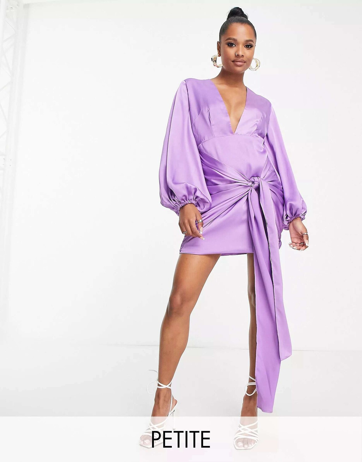 Collective the Label Petite эксклюзивное фиолетовое атласное мини-платье с глубоким вырезом спереди, Фиолетовый
Collective the Label Petite эксклюзивное фиолетовое атласное мини-платье с глубоким вырезом спереди, Фиолетовый