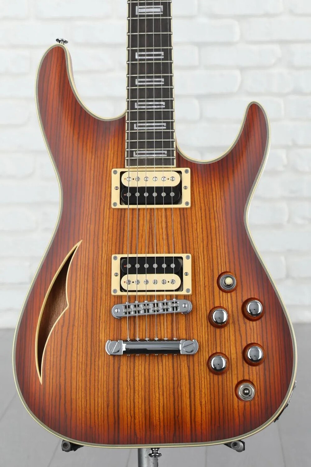 Schecter C-1 E/A Классическая электрогитара с полуполым корпусом — Faded Vintage Sunburst
Schecter C-1 E/A Классическая электрогитара с полуполым корпусом — Faded Vintage Sunburst