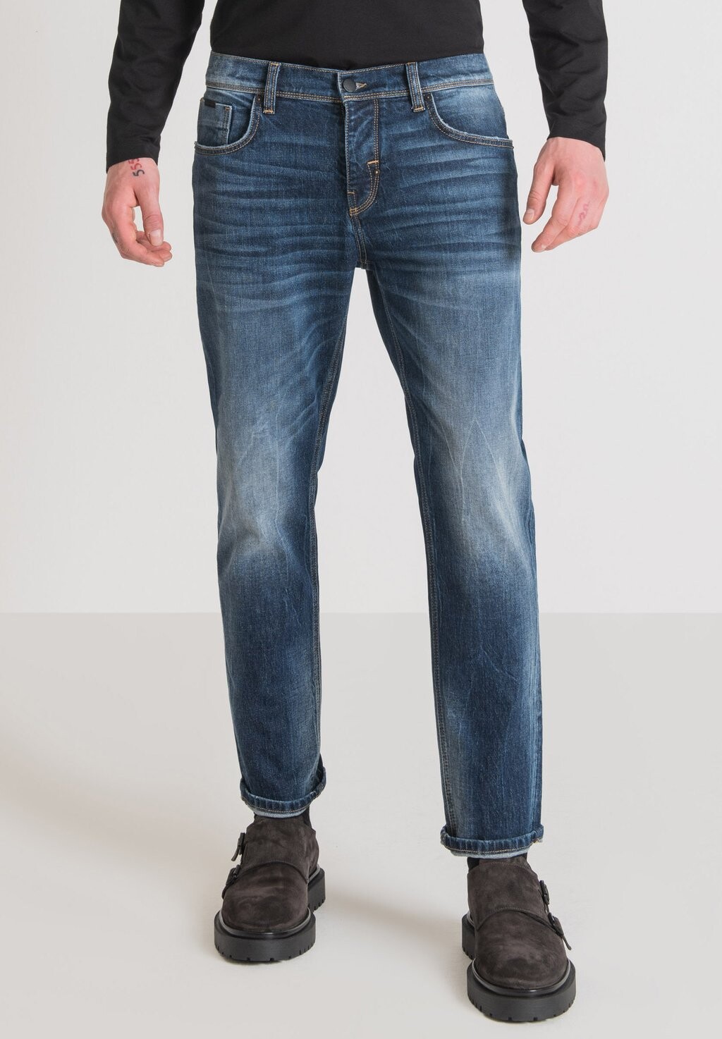 Джинсы-сигареты ARGON ANKLE-LENGTH IN With MEDIUM WASH Antony Morato, цвет blue denim
Джинсы-сигареты ARGON ANKLE-LENGTH IN With MEDIUM WASH Antony Morato, цвет blue denim