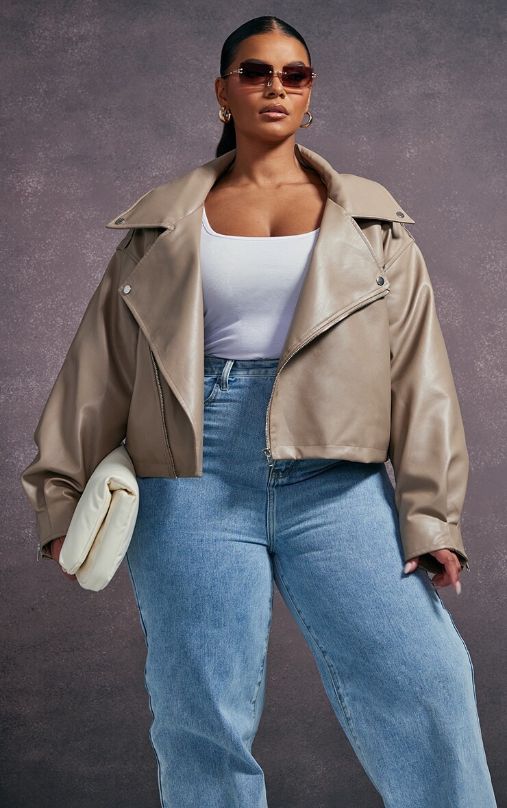 PrettyLittleThing Объемная байкерская куртка на стеганой подкладке Plus Taupe из искусственной кожи
PrettyLittleThing Объемная байкерская куртка на стеганой подкладке Plus Taupe из искусственной кожи