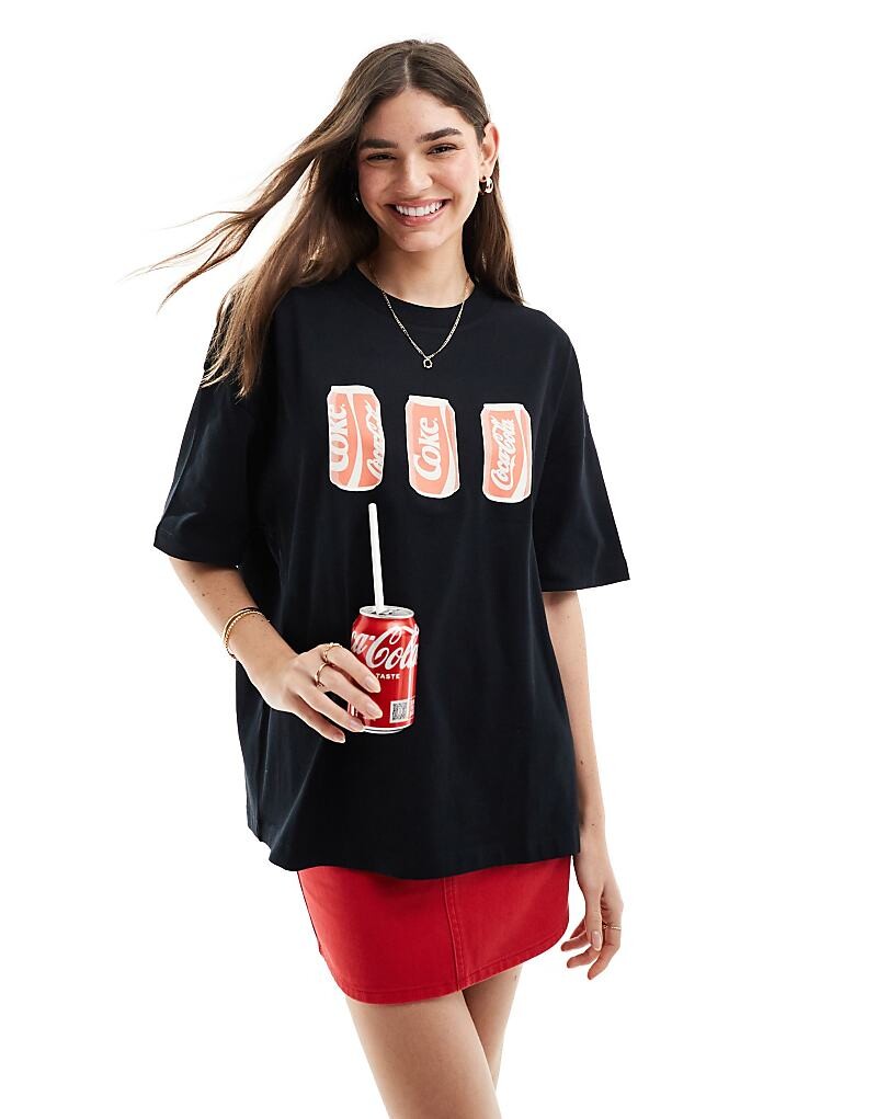 ASOS DESIGN – Черная футболка оверсайз Heavyweight с лицензионным изображением Coca Cola
ASOS DESIGN – Черная футболка оверсайз Heavyweight с лицензионным изображением Coca Cola