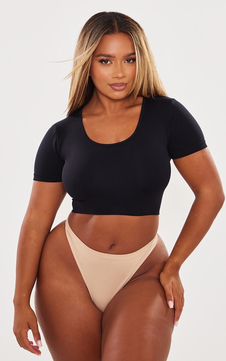 PrettyLittleThing Черная укороченная футболка со скульптурным вырезом Shape, Черный
PrettyLittleThing Черная укороченная футболка со скульптурным вырезом Shape, Черный