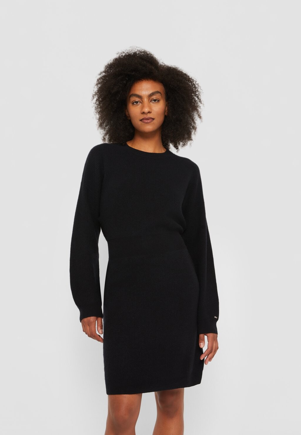 Платье Tommy Hilfiger ПЛАТЬЕ ИЗ ШЕРСТИ И КАШЕМИРА С ВЫШИВКОЙ ЛОГОТИПА, цвет black
Платье Tommy Hilfiger ПЛАТЬЕ ИЗ ШЕРСТИ И КАШЕМИРА С ВЫШИВКОЙ ЛОГОТИПА, цвет black