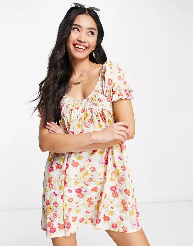 Свободное платье Miss Selfridge с деталями в области груди и винтажным цветочным принтом
Свободное платье Miss Selfridge с деталями в области груди и винтажным цветочным принтом