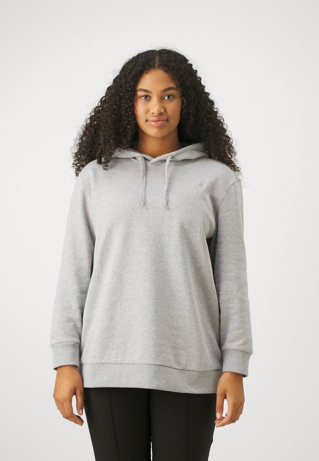 Толстовка The North Face OVERSIZED ESSENTIAL HOODIE PLUS, цвет light grey heather
Толстовка The North Face OVERSIZED ESSENTIAL HOODIE PLUS, цвет light grey heather