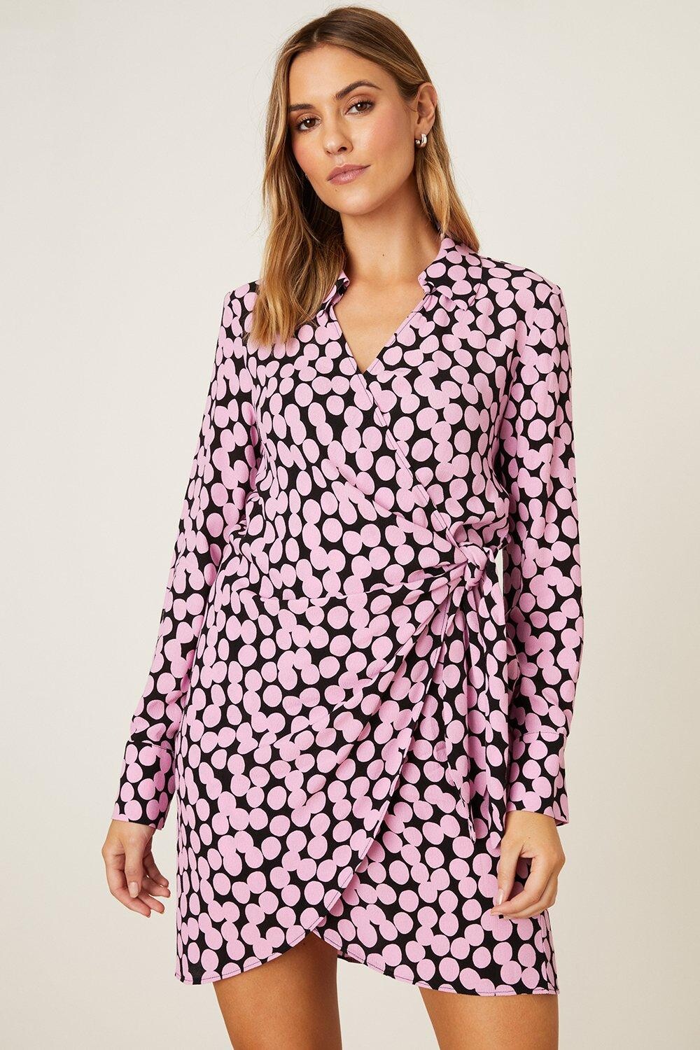 Миниатюрное розовое мини-платье с воротником и запахом в горошек Dorothy Perkins, розовый
Миниатюрное розовое мини-платье с воротником и запахом в горошек Dorothy Perkins, розовый