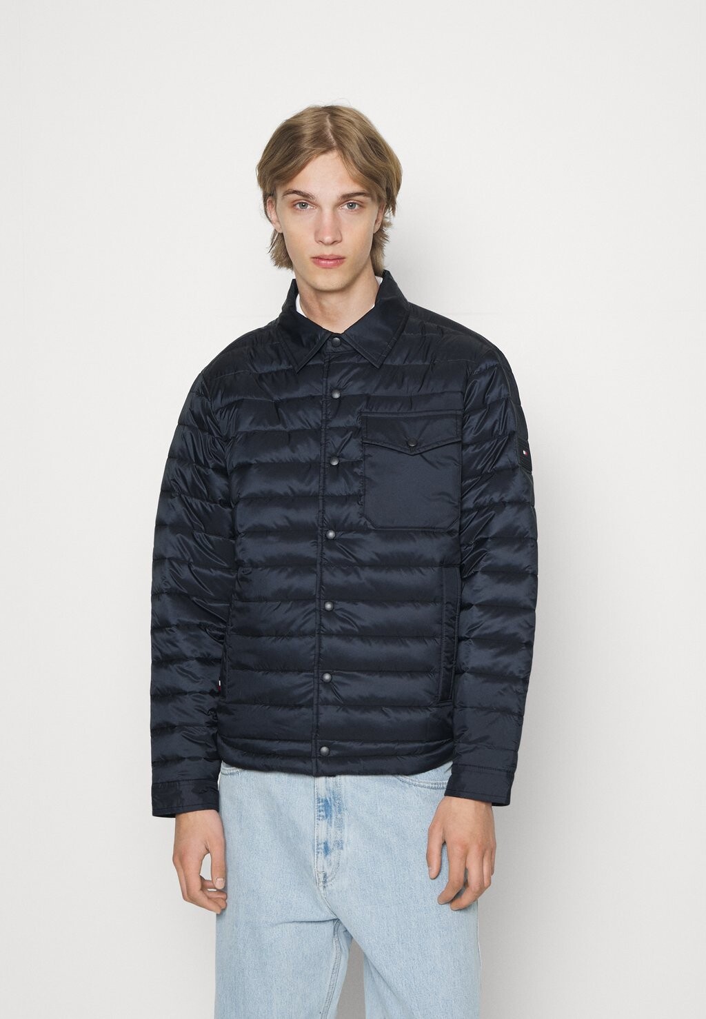 Сумка для развлечений Tommy Hilfiger PACKABLE RECYCLED SHIRT JACKET, цвет desert sky
Сумка для развлечений Tommy Hilfiger PACKABLE RECYCLED SHIRT JACKET, цвет desert sky