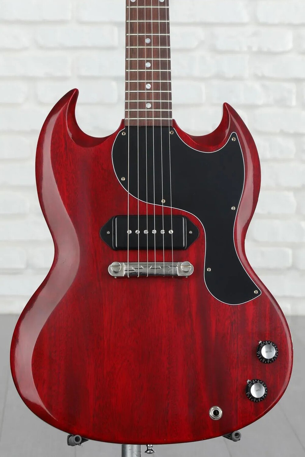 Новая электрогитара Gibson Custom 1963 SG Junior Reissue Lightning Bar VOS - вишнево-красного цвета
Новая электрогитара Gibson Custom 1963 SG Junior Reissue Lightning Bar VOS - вишнево-красного цвета