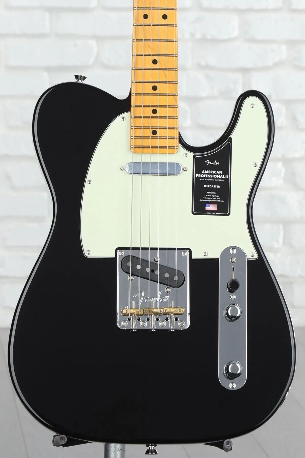Fender American Professional II Telecaster — черный, с кленовой накладкой на гриф
Fender American Professional II Telecaster — черный, с кленовой накладкой на гриф