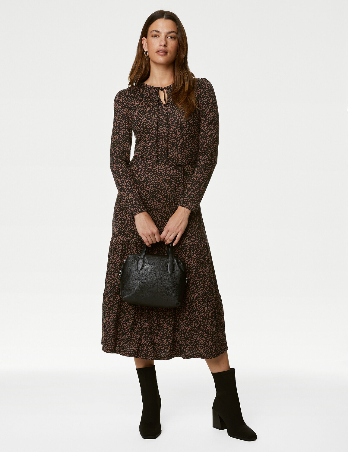 Многоярусное платье Midaxi с принтом и завязками на шее Marks & Spencer, коричневый микс
Многоярусное платье Midaxi с принтом и завязками на шее Marks & Spencer, коричневый микс