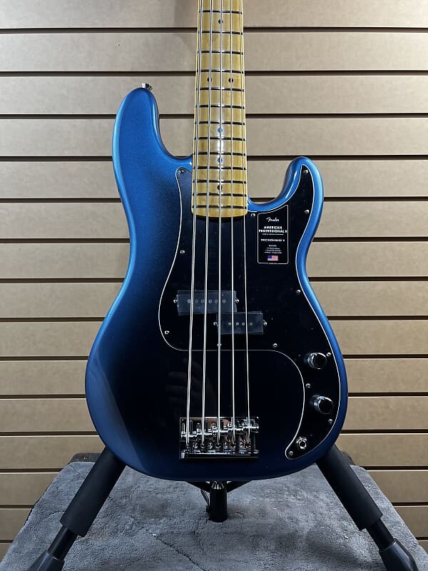 Басс гитара Fender American Professional II Precision Bass V - Dark Night w/ Maple FB + OHSC & PLEK*D #923
Басс гитара Fender American Professional II Precision Bass V - Dark Night w/ Maple FB + OHSC & PLEK*D #923