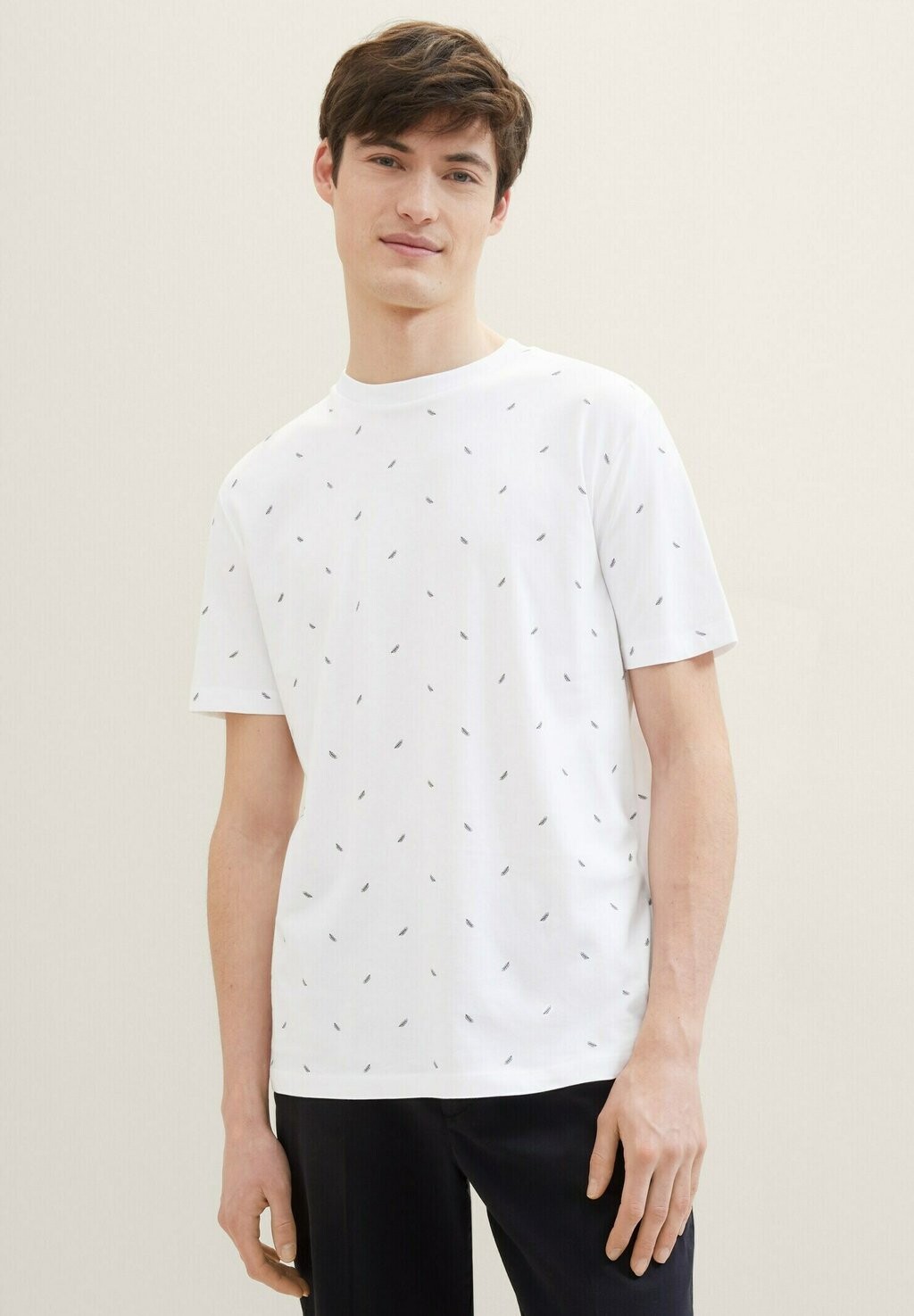Футболка с принтом MIT ALLOVER TOM TAILOR DENIM, цвет white black mini leaf print
Футболка с принтом MIT ALLOVER TOM TAILOR DENIM, цвет white black mini leaf print