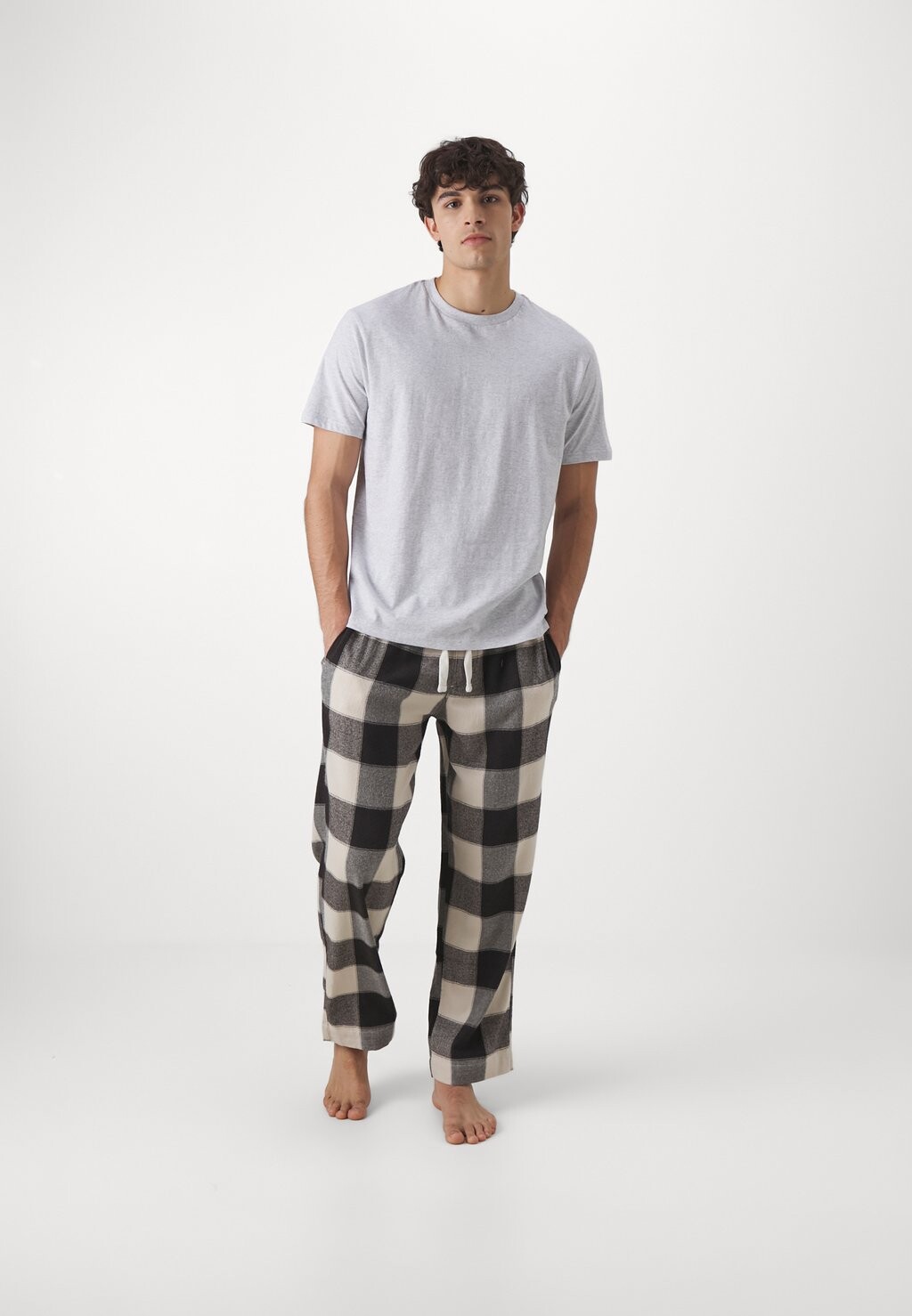 Базовая футболка Standard Crew Neck 2 Pack Carhartt WIP, цвет ash heather, Серый
Базовая футболка Standard Crew Neck 2 Pack Carhartt WIP, цвет ash heather, Серый