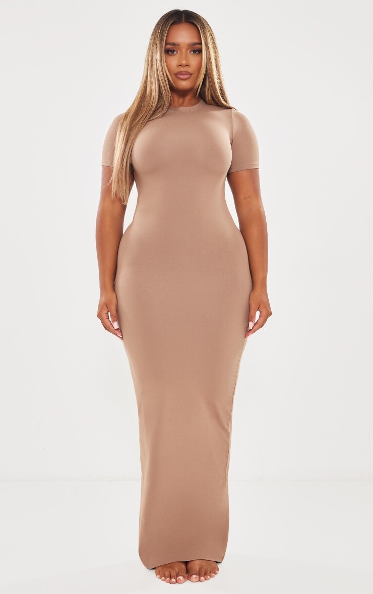 PrettyLittleThing Шоколадно-коричневое скульптурное платье макси Shape, Коричневый
PrettyLittleThing Шоколадно-коричневое скульптурное платье макси Shape, Коричневый