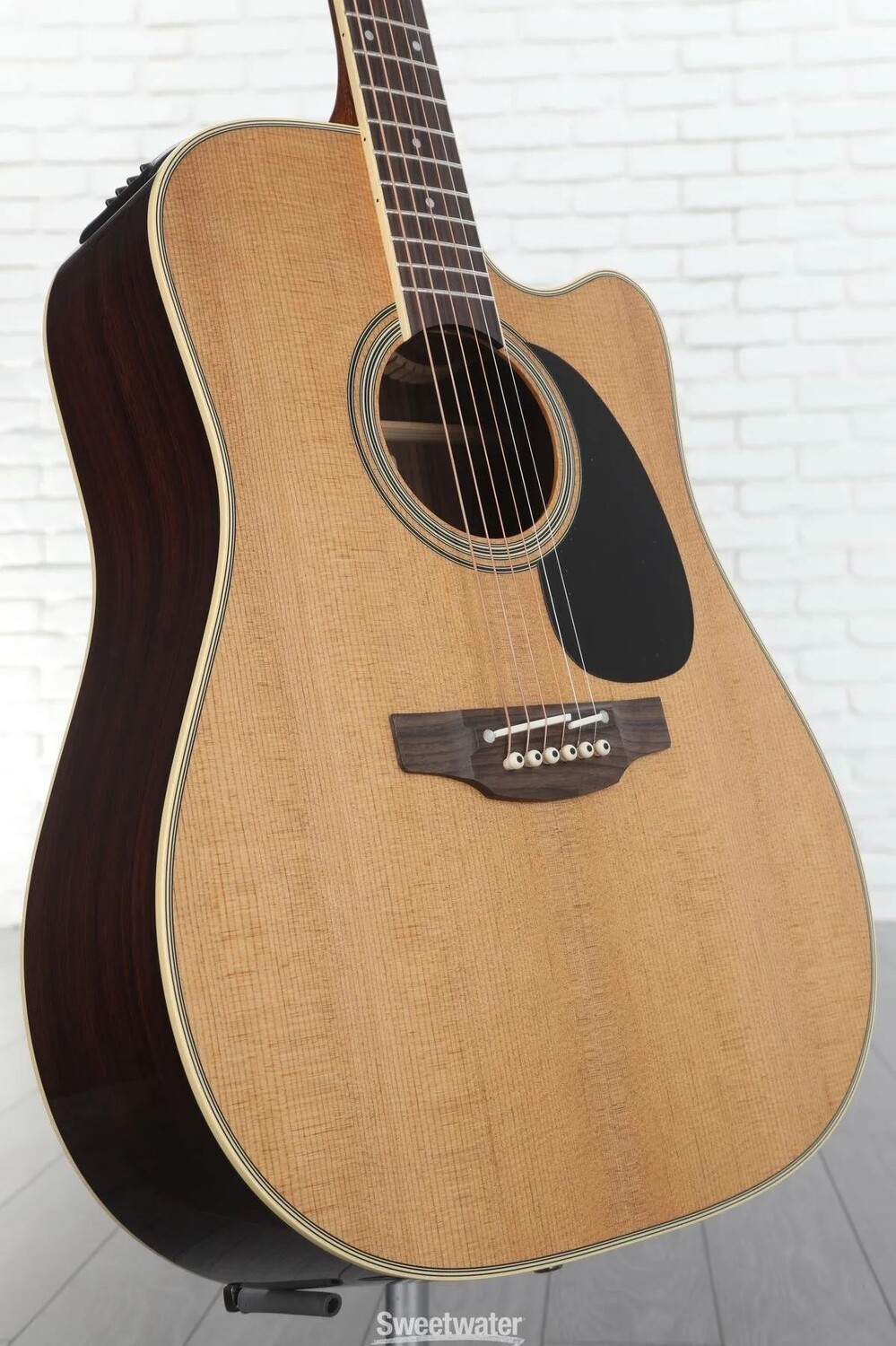 Акустически-электрическая гитара Takamine EF360SC-TT Dreadnought — натуральный цвет
Акустически-электрическая гитара Takamine EF360SC-TT Dreadnought — натуральный цвет