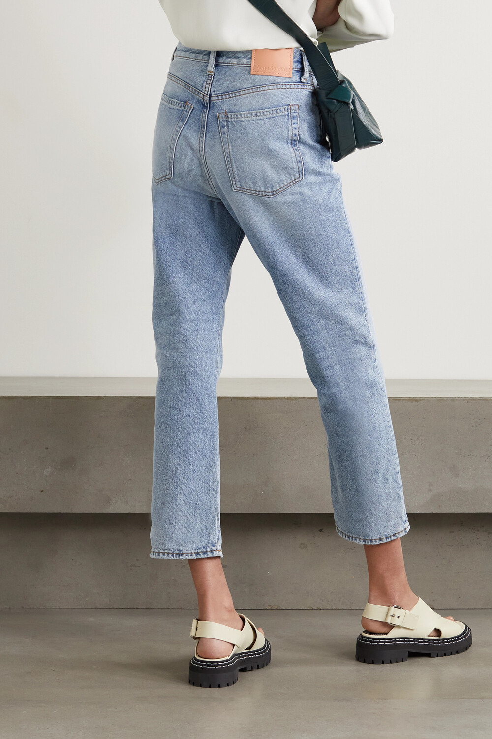 ACNE STUDIOS Джинсы прямого кроя с завышенной талией и эффектом потертости, синий
ACNE STUDIOS Джинсы прямого кроя с завышенной талией и эффектом потертости, синий