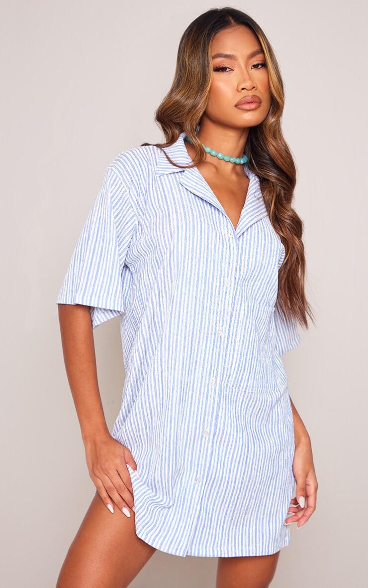 PrettyLittleThing Синее платье-рубашка с короткими рукавами и карманами в фактурную полоску, Синий
PrettyLittleThing Синее платье-рубашка с короткими рукавами и карманами в фактурную полоску, Синий
