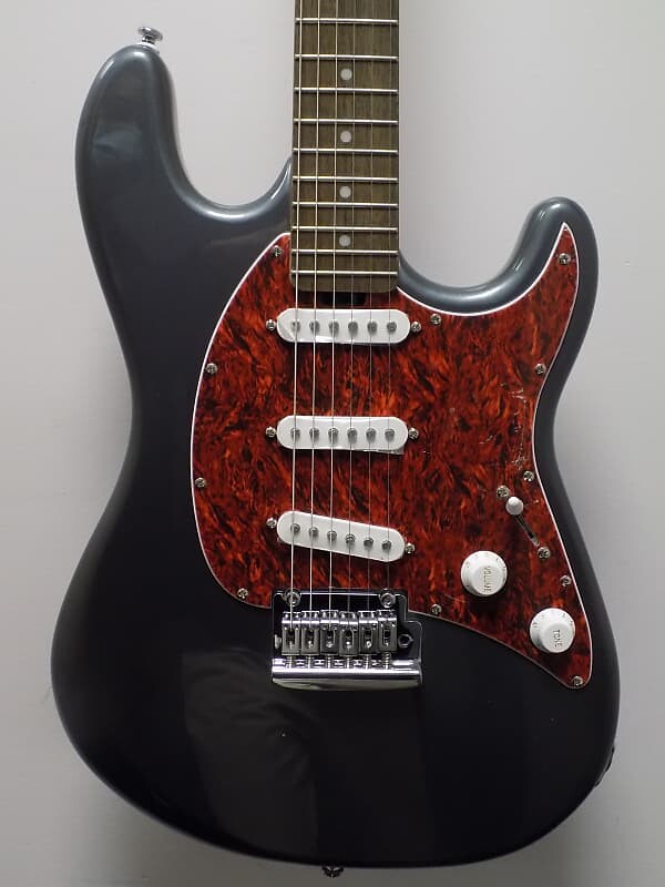 Электрогитара Sterling by Music Man Sub Series Cutlass CT30SSS Electric Guitar - Charcoal
Электрогитара Sterling by Music Man Sub Series Cutlass CT30SSS Electric Guitar - Charcoal