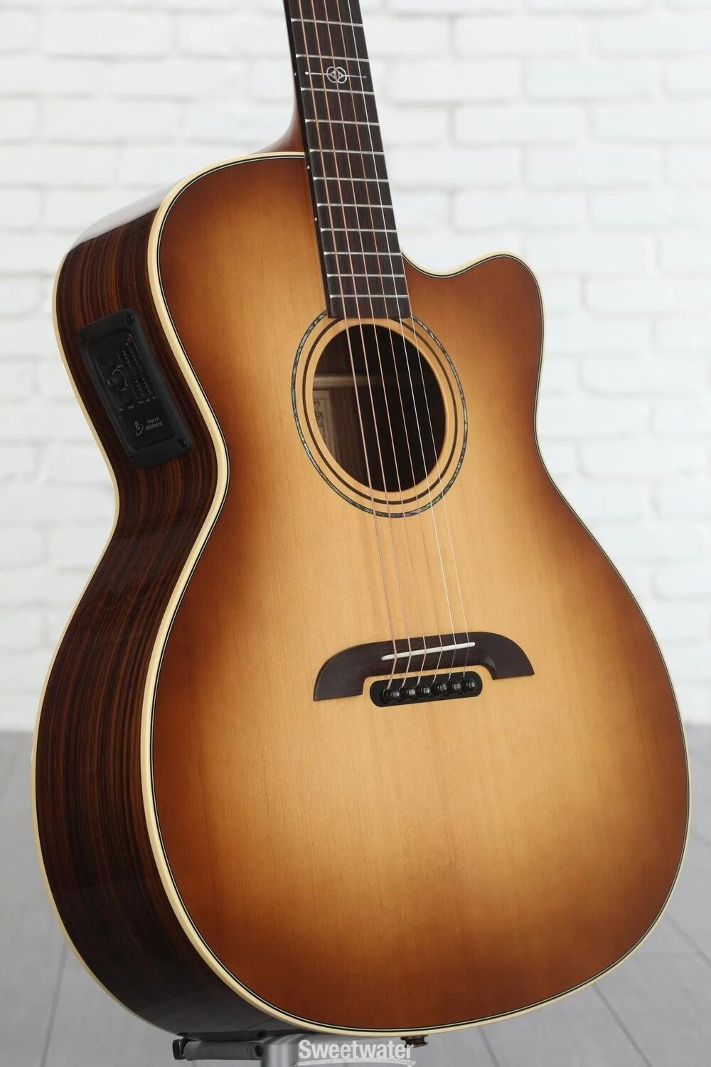 Alvarez GY70CESHB Yairi Grand Auditorium Акустически-электрическая гитара - Shadowbust/Gloss
Alvarez GY70CESHB Yairi Grand Auditorium Акустически-электрическая гитара - Shadowbust/Gloss