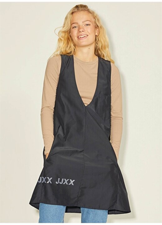 Простое черное женское платье миди с V-образным вырезом JXMAIA V-NECK HYPE DRESS LN JJXX, черный
Простое черное женское платье миди с V-образным вырезом JXMAIA V-NECK HYPE DRESS LN JJXX, черный