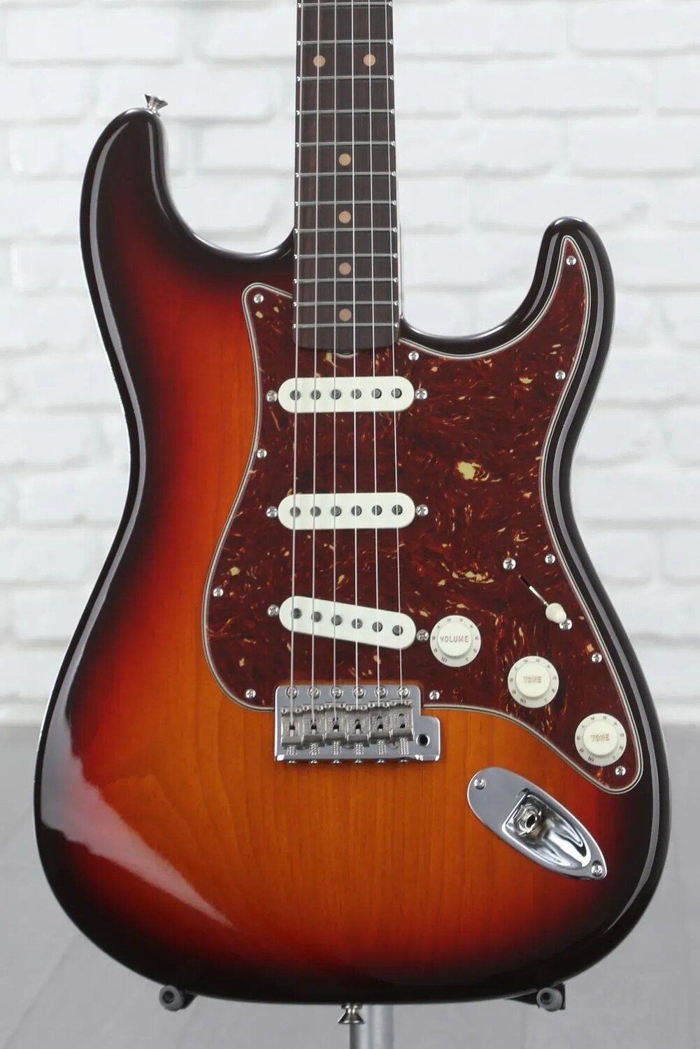 Новая ограниченная серия Fender Custom Shop из жареной сосны Stratocaster DLX Closet, классическая электрогитара - шоколад, 3 цвета Sunburst
Новая ограниченная серия Fender Custom Shop из жареной сосны Stratocaster DLX Closet, классическая электрогитара - шоколад, 3 цвета Sunburst