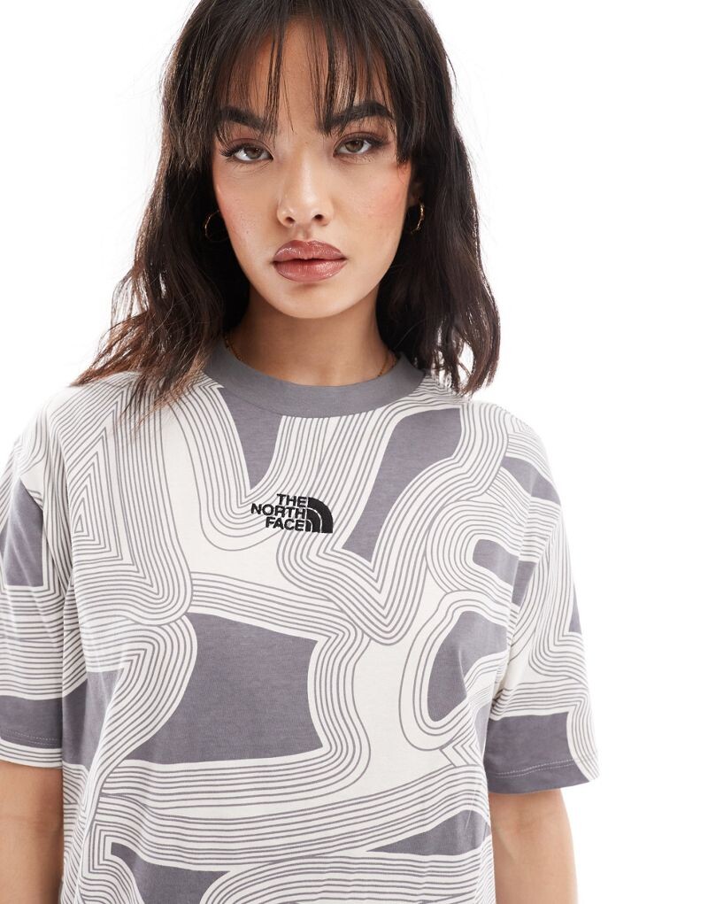 Серая объемная футболка с геометрическим рисунком The North Face эксклюзивно для ASOS
Серая объемная футболка с геометрическим рисунком The North Face эксклюзивно для ASOS
