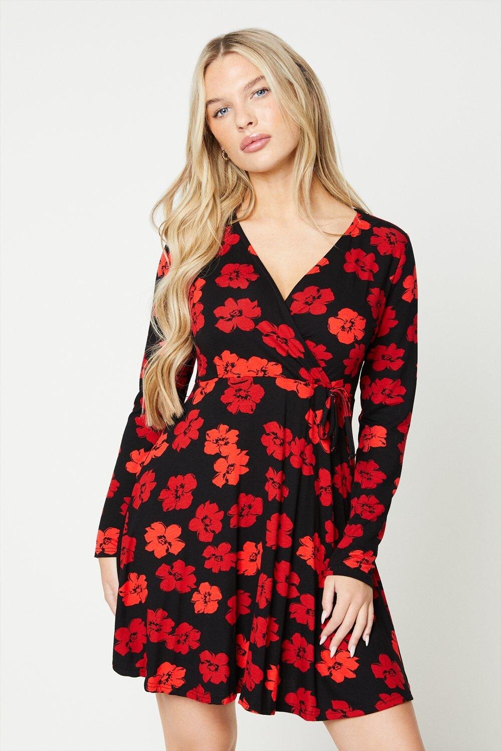 Миниатюрное красное мини-платье с запахом и цветочным принтом Dorothy Perkins, мультиколор, Красный
Миниатюрное красное мини-платье с запахом и цветочным принтом Dorothy Perkins, мультиколор, Красный