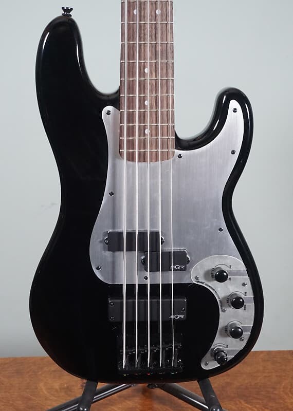 Басс гитара Squier Contemporary Active Precision Bass PH V, Silver Anodized Pickguard, Black
Басс гитара Squier Contemporary Active Precision Bass PH V, Silver Anodized Pickguard, Black