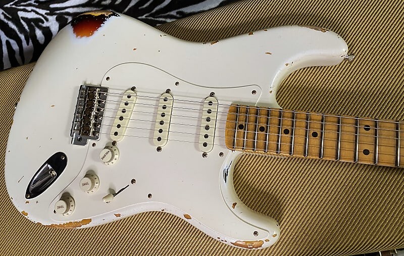 Электрогитара 2023 Fender Custom Shop 1958 Stratocaster Relic Aged Olympic White over Sunburst - 7.3lbs - Masterbuilt Kyle McMillin - Authorized Dealer - 7.45lbs - G01861
Электрогитара 2023 Fender Custom Shop 1958 Stratocaster Relic Aged Olympic White over Sunburst - 7.3lbs - Masterbuilt Kyle McMillin - Authorized Dealer - 7.45lbs - G01861