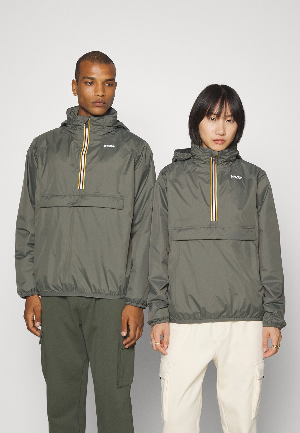 Куртка межсезонная ЭКСКЛЮЗИВНЫЙ SIMEL WARM UNISEX K-Way, зеленый черноватый, Черный
Куртка межсезонная ЭКСКЛЮЗИВНЫЙ SIMEL WARM UNISEX K-Way, зеленый черноватый, Черный