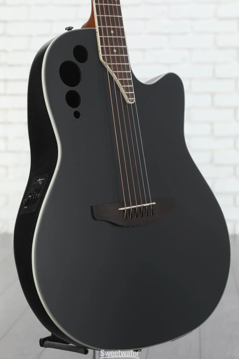 Акустико-электрическая гитара Ovation Applause AE44-5S средней глубины - Black Satin
Акустико-электрическая гитара Ovation Applause AE44-5S средней глубины - Black Satin