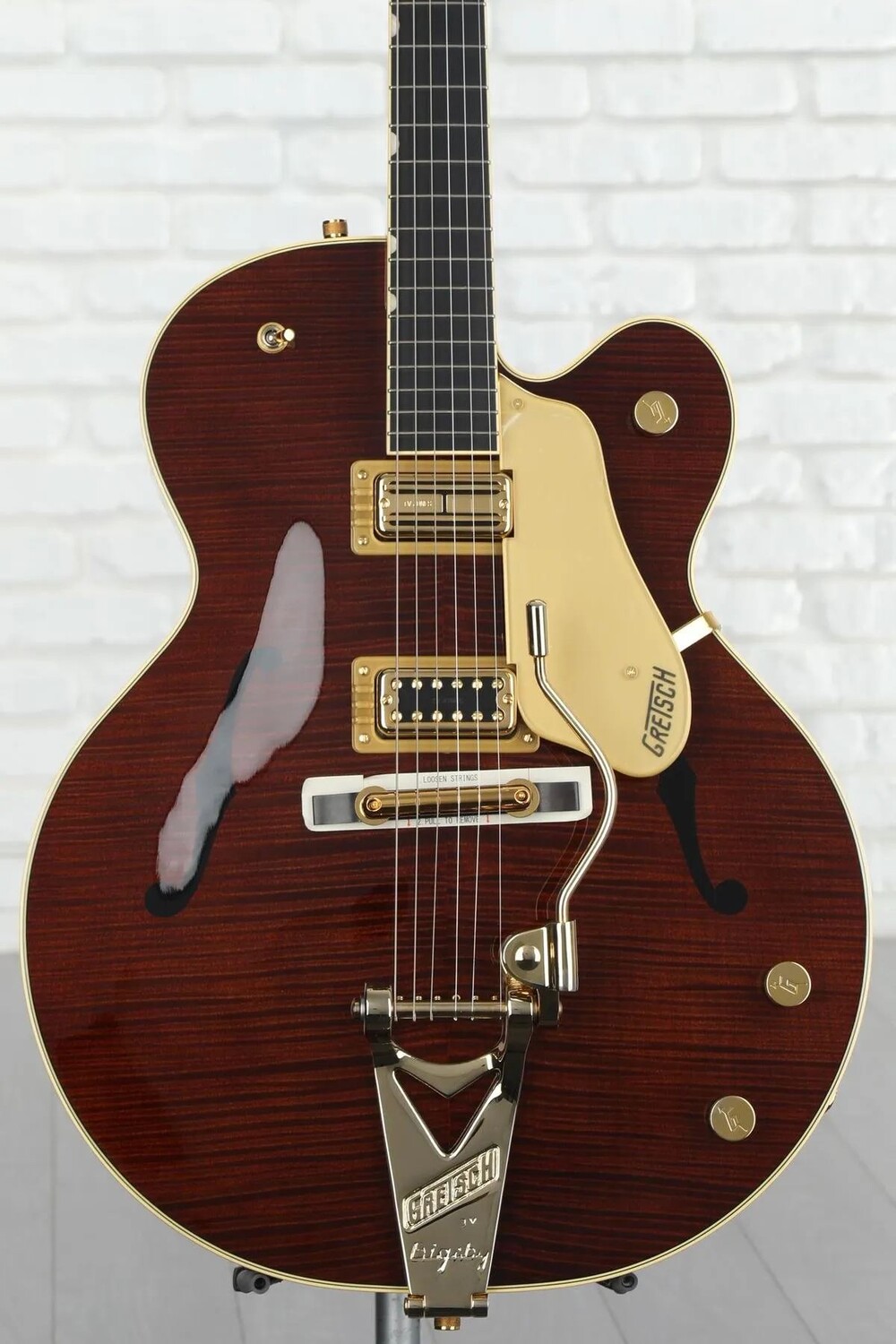 Gretsch G6122T-59GE Vintage Select Country Gentleman — Морилка под орех, Bigsby
Gretsch G6122T-59GE Vintage Select Country Gentleman — Морилка под орех, Bigsby