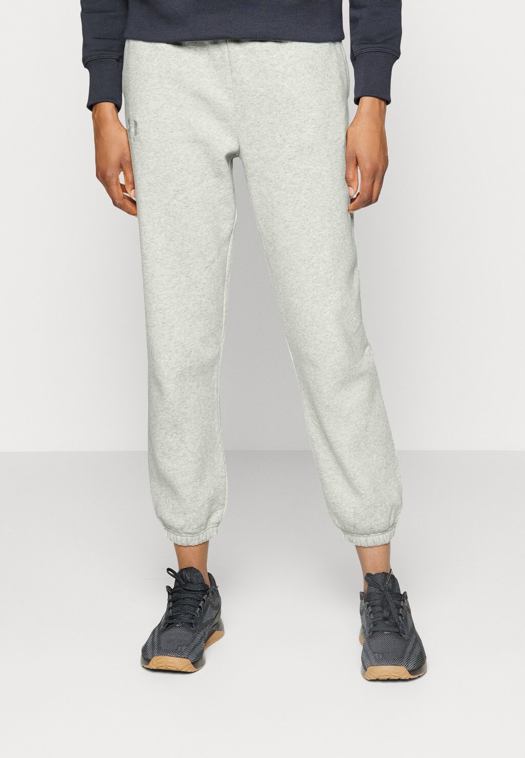 Спортивные брюки Under Armour Essential Joggers, призрачный серый светлый меланж / белый
Спортивные брюки Under Armour Essential Joggers, призрачный серый светлый меланж / белый