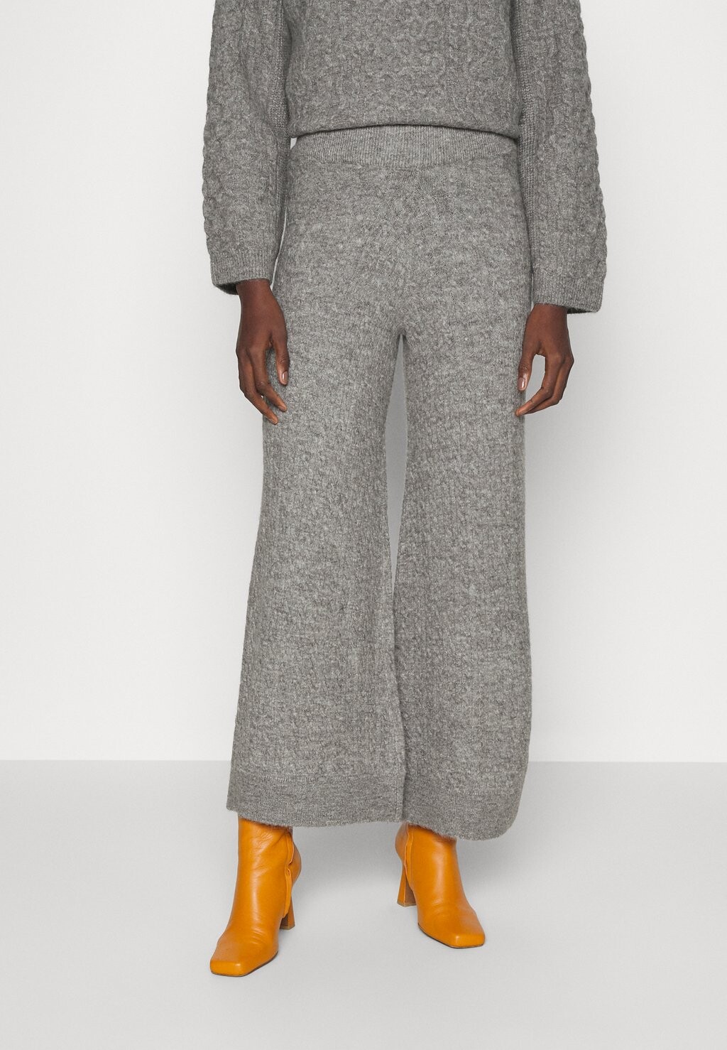 Брюки Esprit
Брюки Esprit