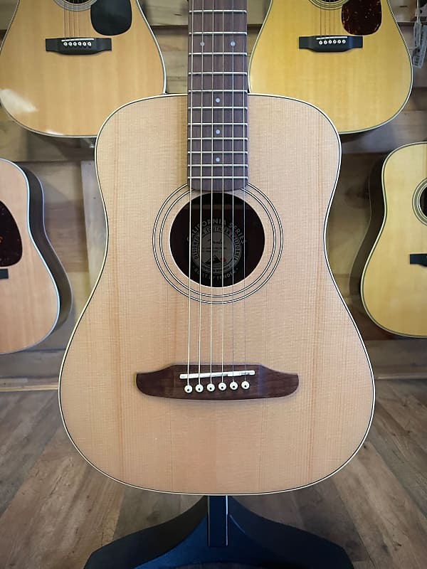 

Мини-акустическая гитара Fender Redondo Fender Redondo Mini Guitar -