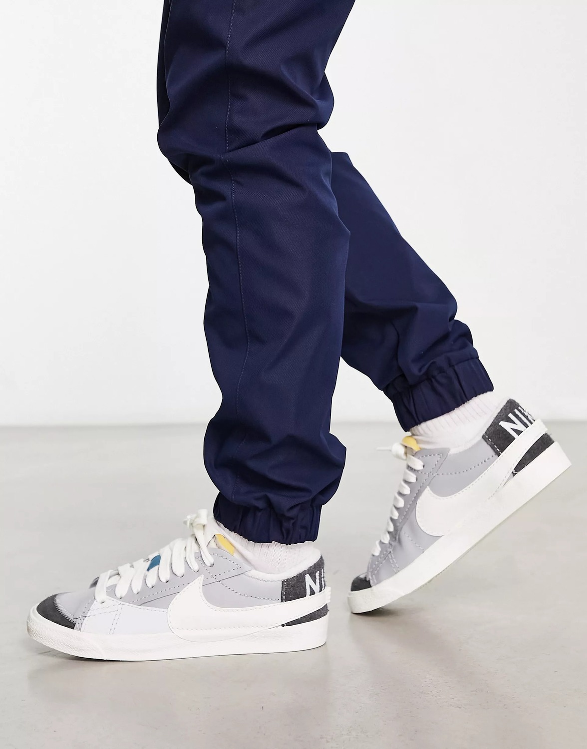

Кроссовки Nike Blazer Low '77 Jumbo, серый