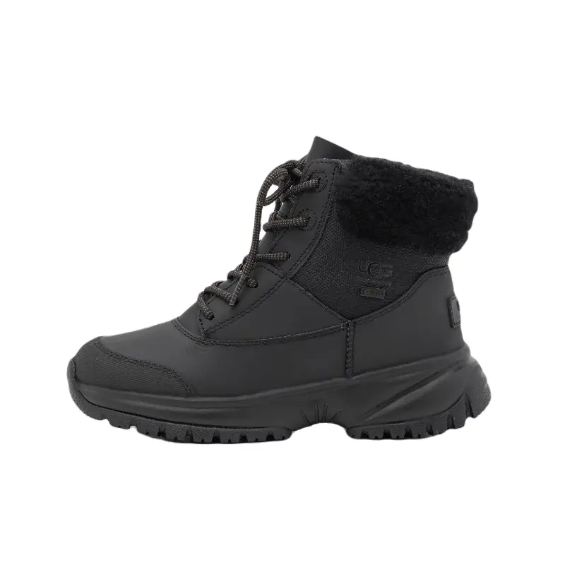 

Ботинки UGG Yose Fluff, черный