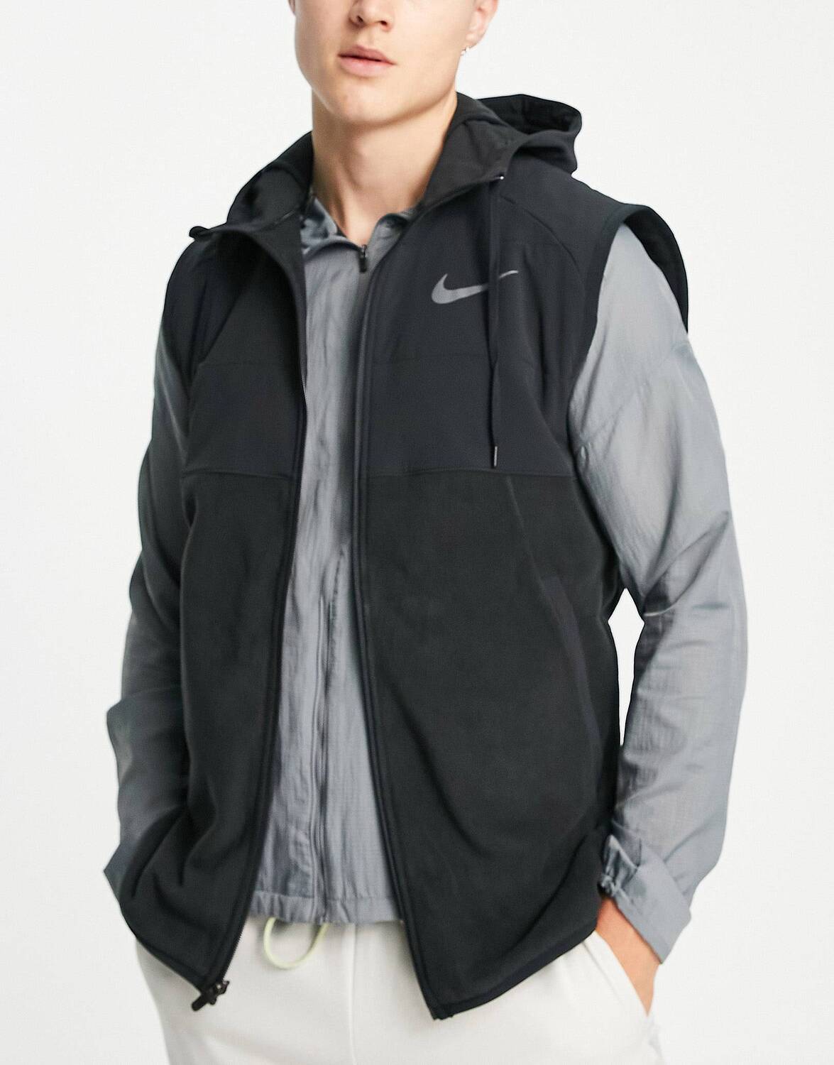

Черный жилет с капюшоном на молнии Nike Training Therma-FIT
