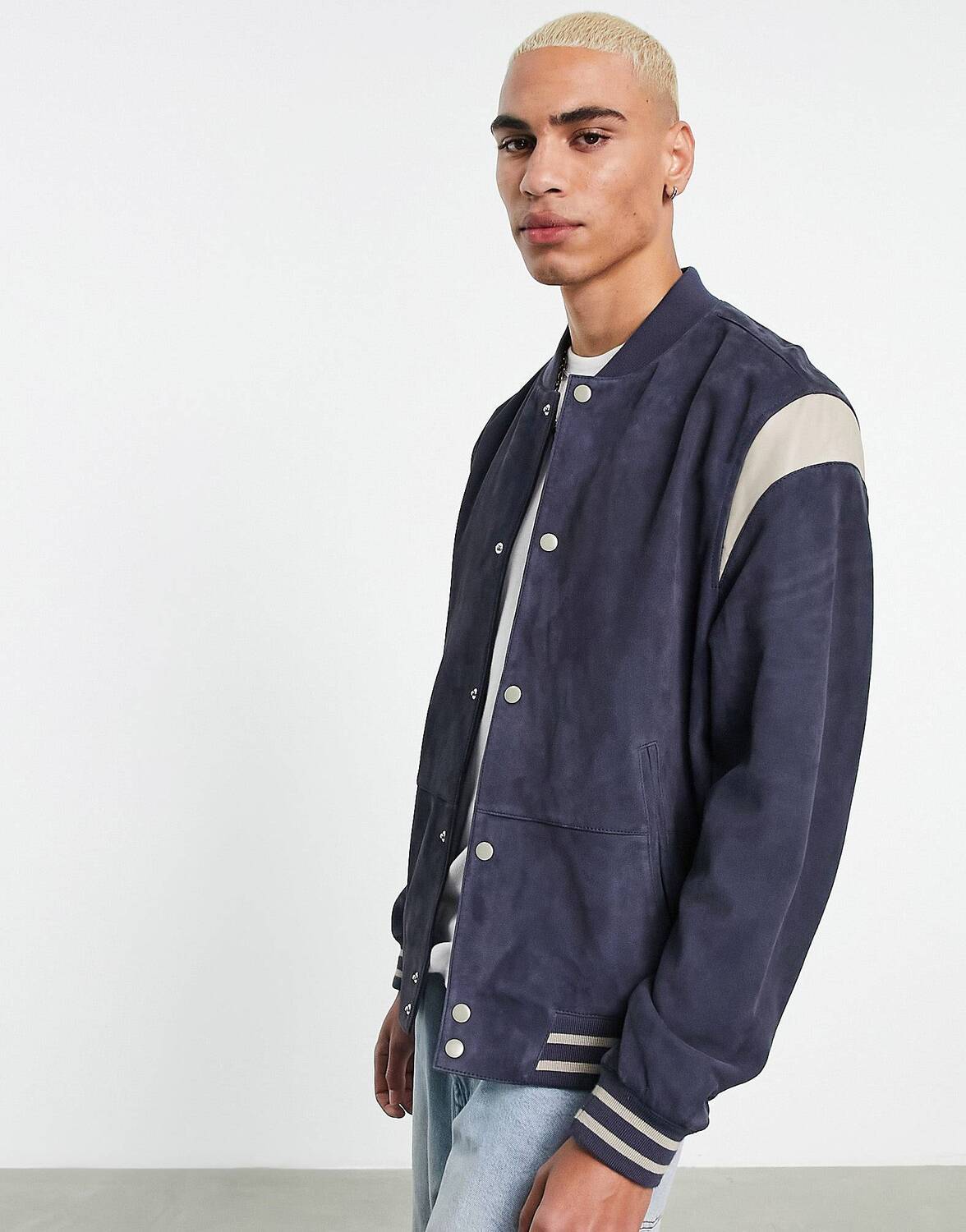 

Темно-синий замшевый бомбер оверсайз с белым кантом на рукаве ASOS DESIGN