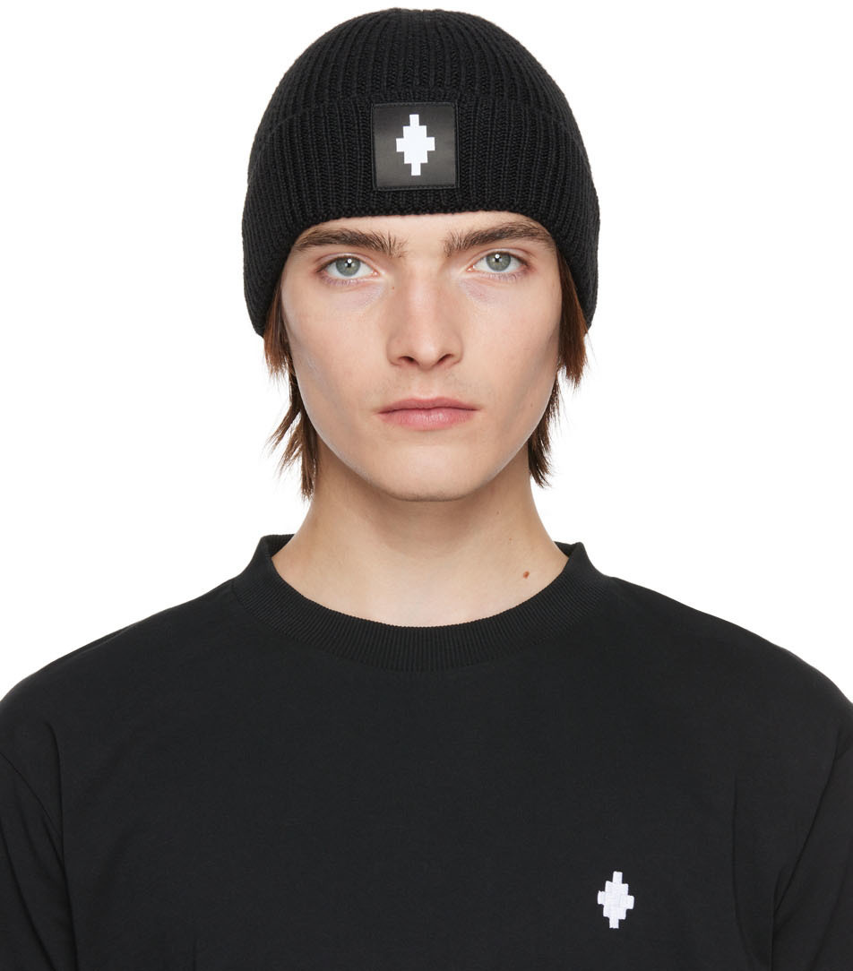 

Черная шапка с нашивкой в ​​виде креста Marcelo Burlon County of Milan