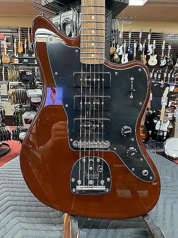 

Fender Noventa Jazzmaster Пао Ферро Орех Noventa Jazzmaster Pao Ferro Walnut